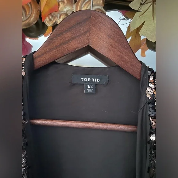 Torrid Runway Collection Sequin Gold and Black Kimono Short Jacket - Picture 8 of 10